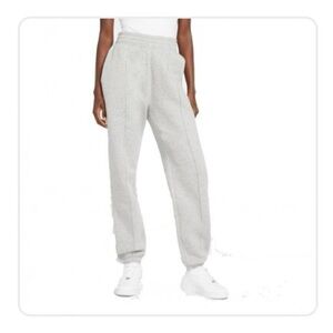Nike Sportswear Women's Essential
Fleece Pants